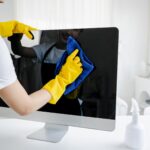Jak wyczyścić monitor domowym sposobem?