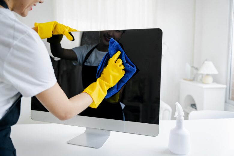Jak wyczyścić monitor domowym sposobem?