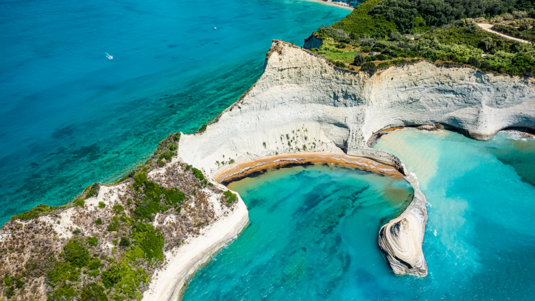 Dlaczego warto wybrać Korfu na wakacje w Grecji? Sprawdź