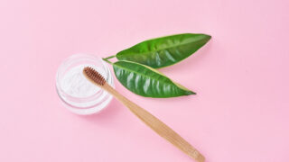 Domowe sposoby na wybielanie zębów i naturalne kosmetyki