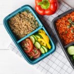 Lunchbox do pracy. Jak wybrać pojemniki do różnych potraw i wygodnie je transportować?